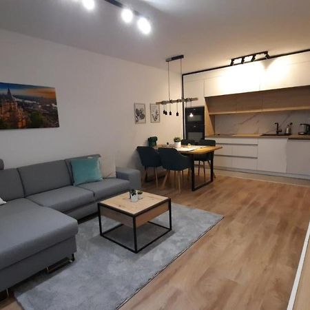 Bpr Space Grey Home With Balcony Budapesta Exterior foto